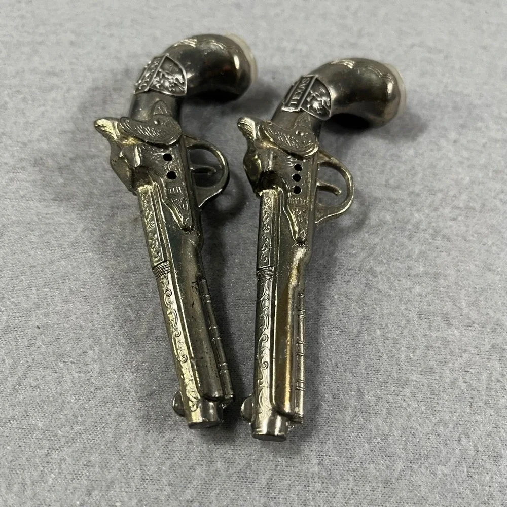 Vintage Texas Revolver Pistols Salt Pepper Shakers set‎ Metal Western Decor